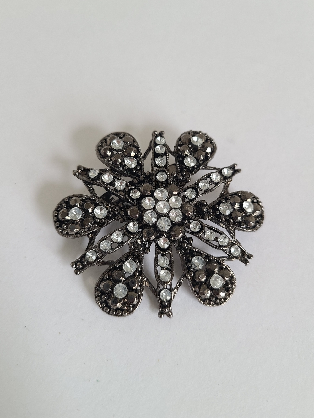 Vintage Dark Metal Rhinestone Flower Floral Brooch Pin - Picture 2 of 4